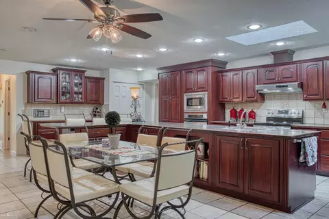 Kitchen - 2364 Meadowdown, Owosso, MI 48867 photo 5 of 5