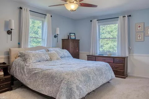 Bedroom - 2364 Meadowdown, Owosso, MI 48867 photo 3 of 9