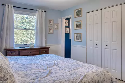 Bedroom - 2364 Meadowdown, Owosso, MI 48867 photo 4 of 9
