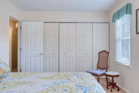 Bedroom - 2364 Meadowdown, Owosso, MI 48867 photo 6 of 9