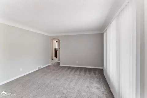 Living - 5205 E Mount Morris, Mount Morris, MI 48458 photo 2 of 4