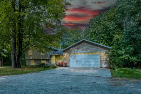 1124 Wiggins Lk, Gladwin, MI 48624