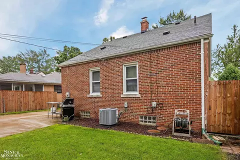 2222 Ridgemont, Grosse Pointe Woods, MI 48236 photo 33