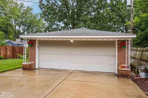 2222 Ridgemont, Grosse Pointe Woods, MI 48236 photo 30