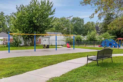 2222 Ridgemont, Grosse Pointe Woods, MI 48236 photo 38