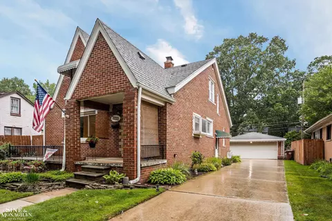 2222 Ridgemont, Grosse Pointe Woods, MI 48236 photo 2