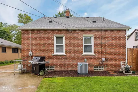 2222 Ridgemont, Grosse Pointe Woods, MI 48236 photo 32