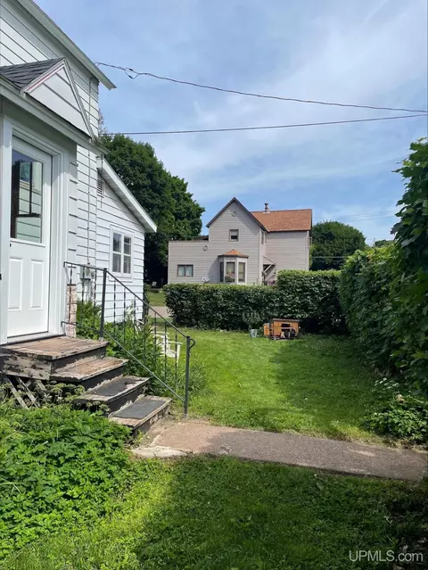 Exterior - 526 Bank, Ishpeming, MI 49849 photo 11 of 14