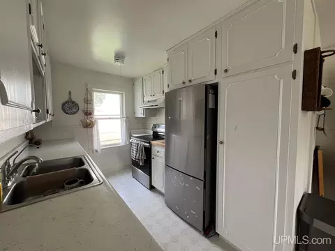 Kitchen - 526 Bank, Ishpeming, MI 49849 photo 3 of 3