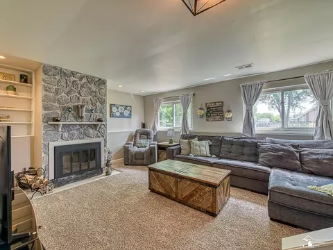 19043 Hyde Park, Trenton, MI 48183 photo 9