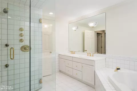 Bath - 55 Stanton, Grosse Pointe Farms, MI 48236 photo 3 of 4