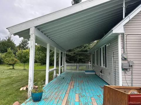 4411 10th, Bark River, MI 49807