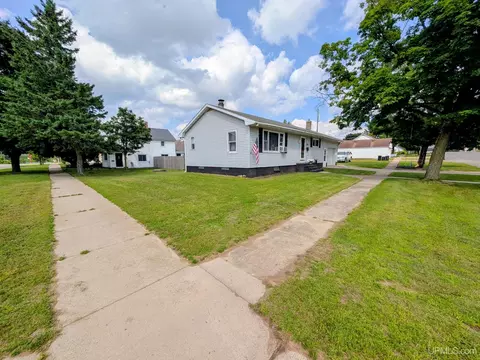 600 Walnut, Norway, MI 49870