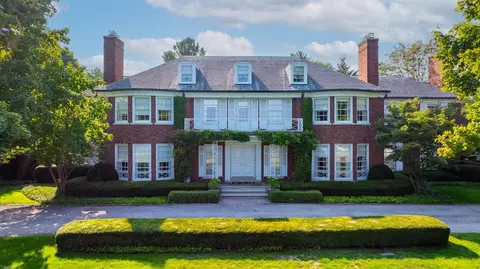 309 Lake Shr, Grosse Pointe Farms, MI 48236