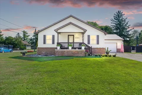 1303 S Chipman, Owosso, MI 48867