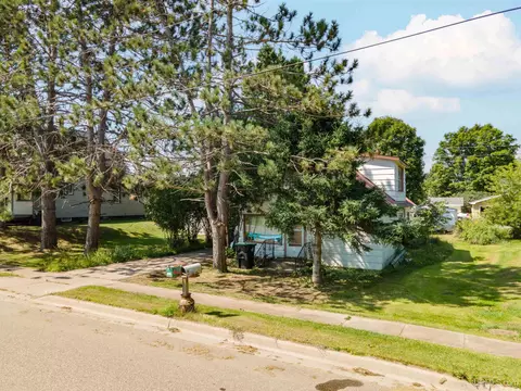 1113 N N Riv, Iron River, MI 49935