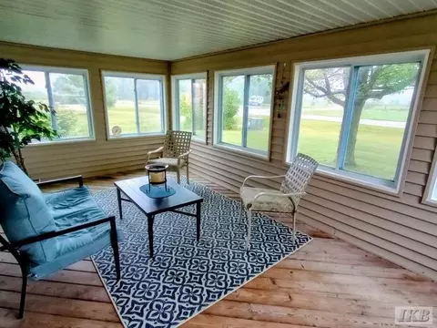 1371 Fairfield, Gladwin, MI 48624 photo 3