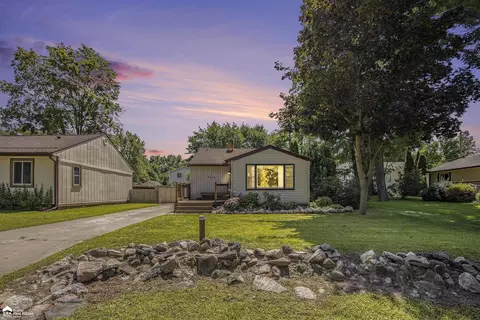 9243 Locustwood, White Lake, MI 48386