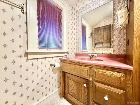 604 S 11th, Escanaba, MI 49829 photo 21