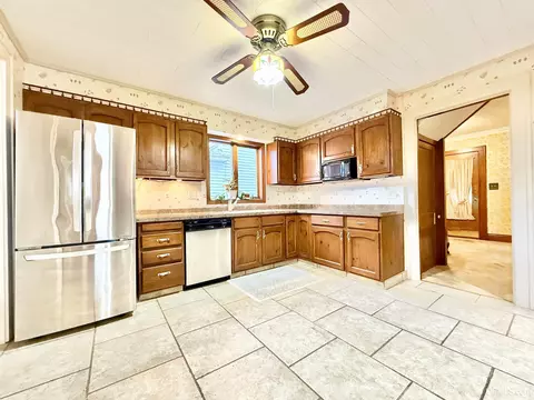 604 S 11th, Escanaba, MI 49829 photo 10