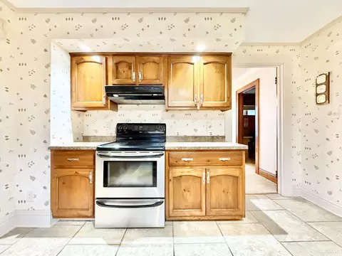 604 S 11th, Escanaba, MI 49829 photo 11