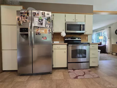 Kitchen - 1115 Cooper Lk, Ishpeming, MI 49849 photo 6 of 6