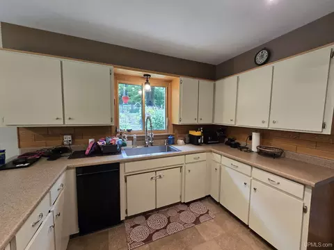 Kitchen - 1115 Cooper Lk, Ishpeming, MI 49849 photo 2 of 6