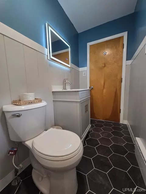 Bath - 1115 Cooper Lk, Ishpeming, MI 49849 photo 5 of 9