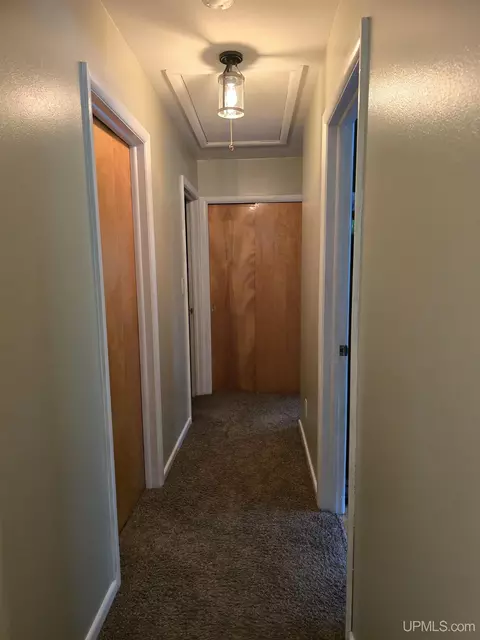 Entry Way - 1115 Cooper Lk, Ishpeming, MI 49849 photo 3 of 4