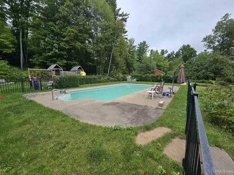 Exterior - 1115 Cooper Lk, Ishpeming, MI 49849 photo 4 of 16