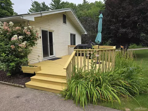 Exterior - 1115 Cooper Lk, Ishpeming, MI 49849 photo 5 of 16
