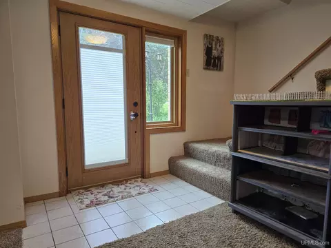 Entry Way - 1115 Cooper Lk, Ishpeming, MI 49849 photo 4 of 4
