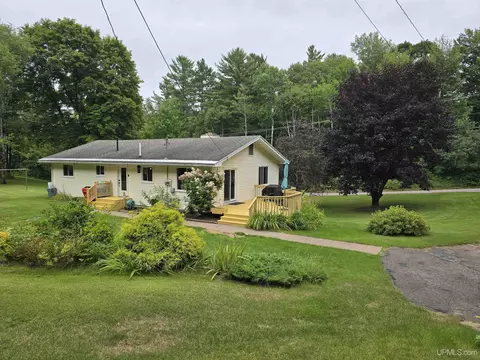 Exterior - 1115 Cooper Lk, Ishpeming, MI 49849 photo 2 of 16