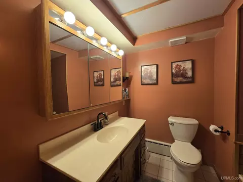 Bath - 1115 Cooper Lk, Ishpeming, MI 49849 photo 7 of 9