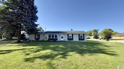 1338 Calgary, Monroe, MI 48162
