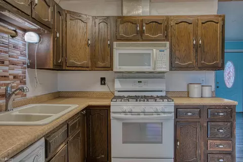 309 N Herring, Ashley, MI 48806 photo 3