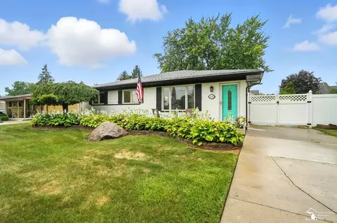 23326 W Fairway, Woodhaven, MI 48183