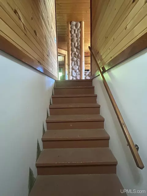 Entry Way - N8041 Harborview, Munising, MI 49862 photo 3 of 3