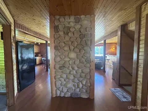 Entry Way - N8041 Harborview, Munising, MI 49862 photo 1 of 3