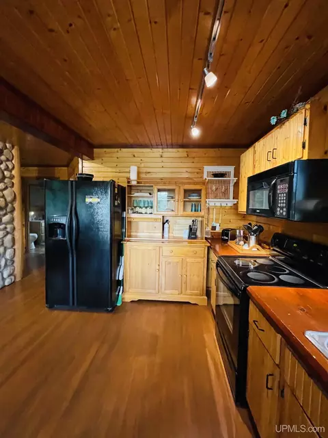Kitchen - N8041 Harborview, Munising, MI 49862 photo 2 of 2