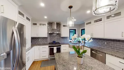 Kitchen - 49344 Shenandoah, Macomb, MI 48044 photo 5 of 6