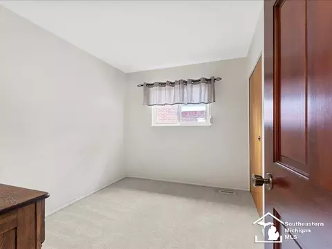 Bedroom - 14142 Dundee, Riverview, MI 48193 photo 5 of 5