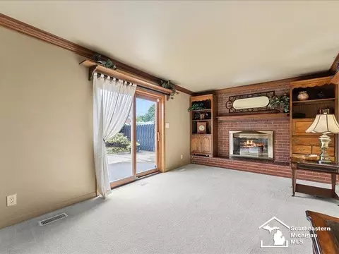 Living - 14142 Dundee, Riverview, MI 48193 photo 3 of 3