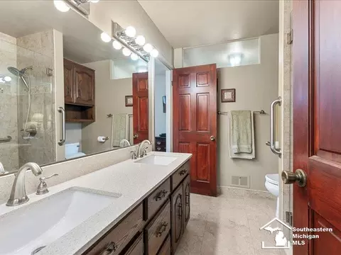 Bath - 14142 Dundee, Riverview, MI 48193 photo 2 of 3