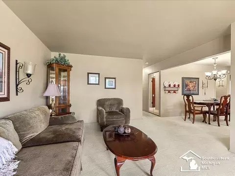 Living - 14142 Dundee, Riverview, MI 48193 photo 2 of 3