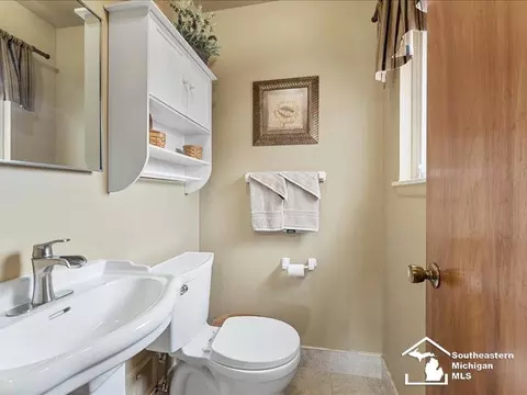 Bath - 14142 Dundee, Riverview, MI 48193 photo 3 of 3