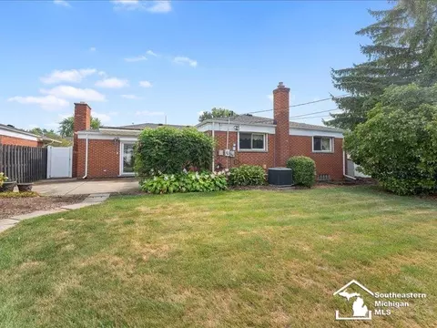 Exterior - 14142 Dundee, Riverview, MI 48193 photo 5 of 5