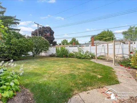 Exterior - 14142 Dundee, Riverview, MI 48193 photo 3 of 5