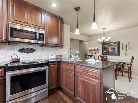 Kitchen - 14142 Dundee, Riverview, MI 48193 photo 2 of 2