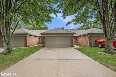 34147 Courtyard, New Baltimore, MI 48047